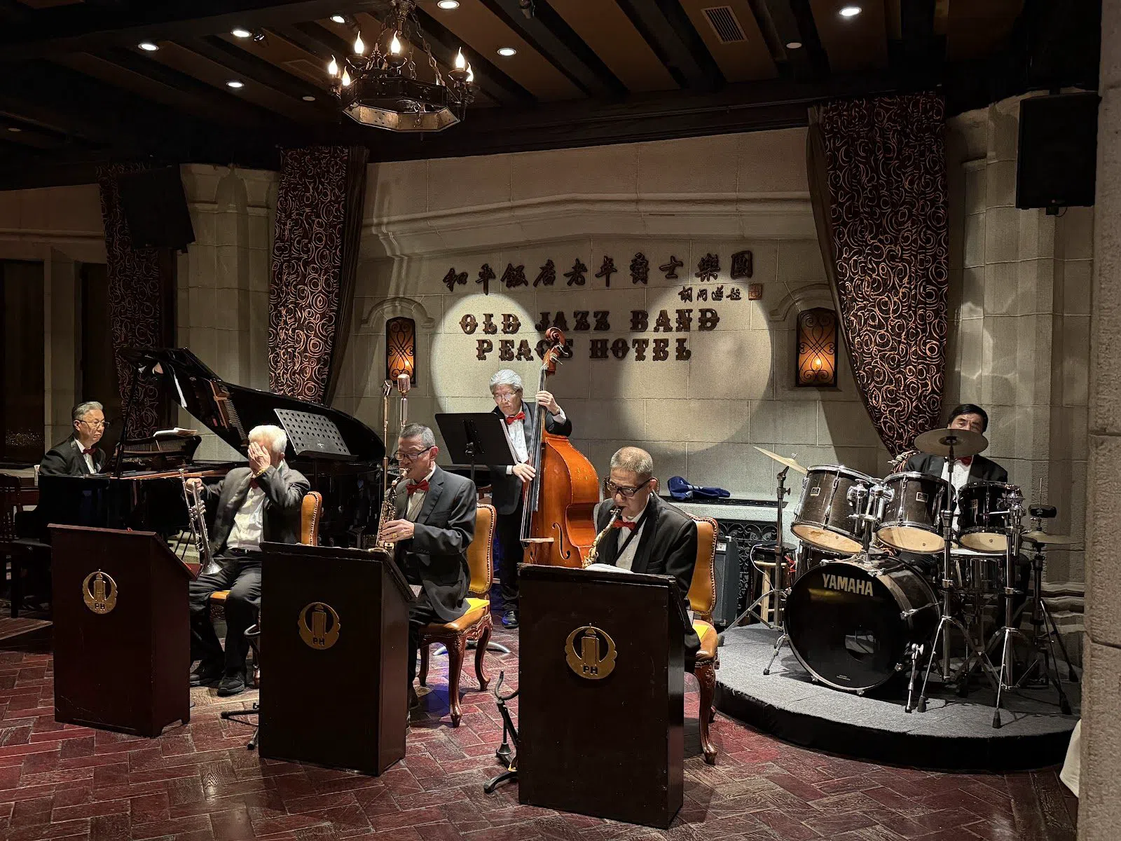 The Old Jazz Band på Peace Hotel: Shanghais lydspor fra 1930'erne, stadig i spil